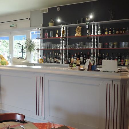 Hotel Restaurant Le Chalet Guéméné-Penfao Eksteriør bilde