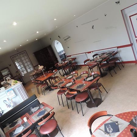 Hotel Restaurant Le Chalet Guéméné-Penfao Eksteriør bilde